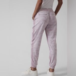 Athleta Brooklyn Lined Pink Camo Jogger Pant Size 0, Great Condition!